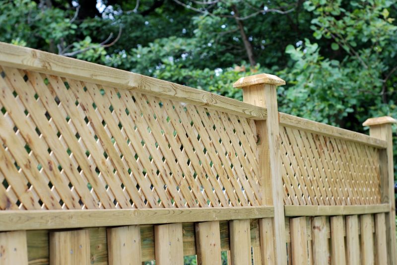 Pine Fence Installation in Pearland, TX